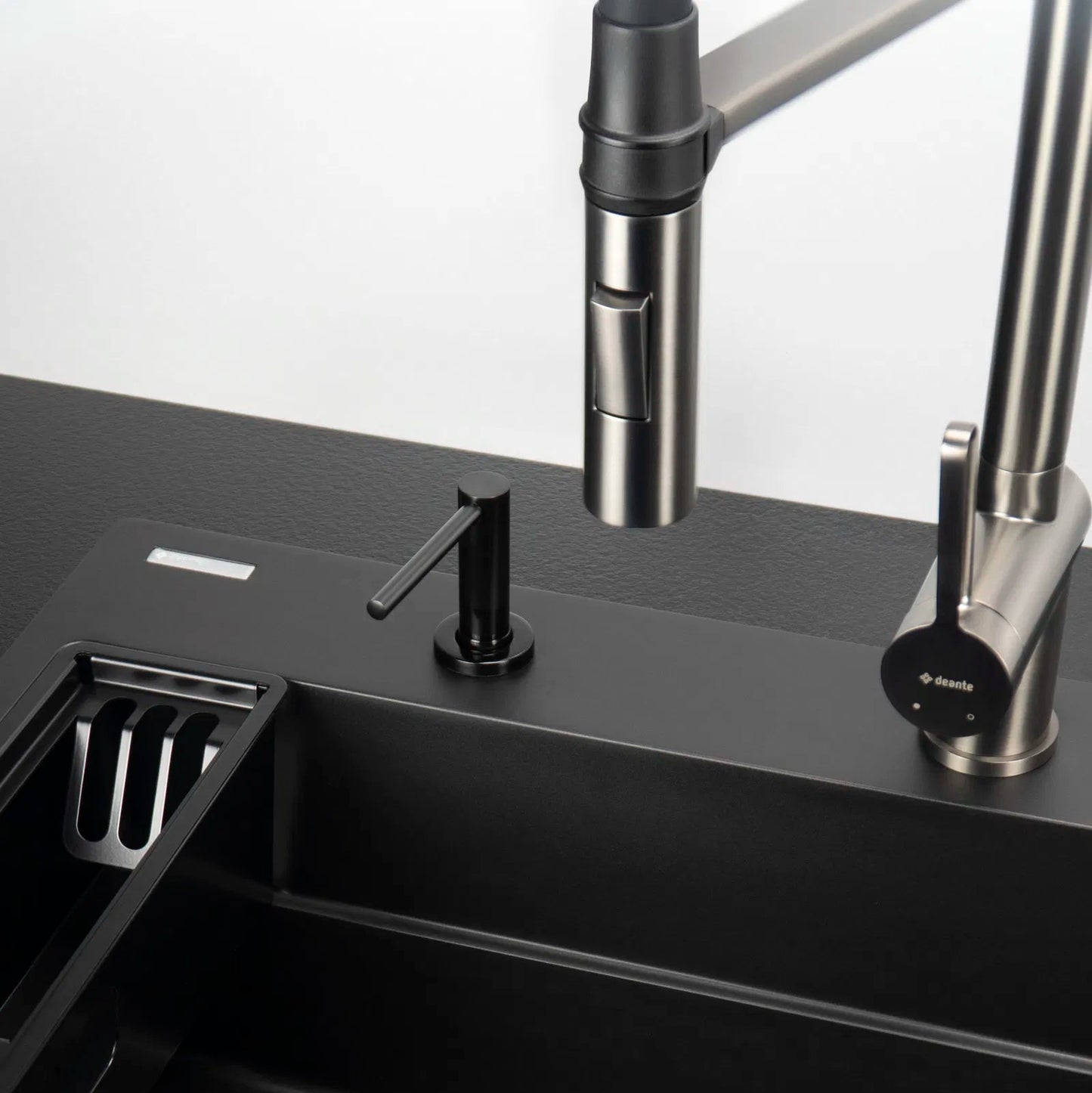 Alpha ASTER Soapdispenser Black