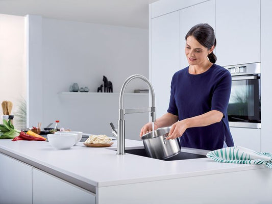 Pull-Down vs. Pull-Out Faucets: What’s the Difference?