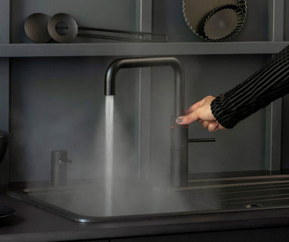 Quooker Fusion Square mit COMBI+ Reservoir & CUBE Reservoir 5-in-1 Küchenarmatur Schwarz